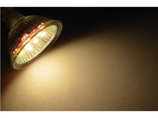 LED GU4 / GU5.3 - TEPLÁ BÍLÁ/ČERVENÁ 3000K  653nm (16 W)