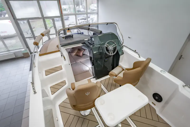 TRIDENT 640 SUNDECK